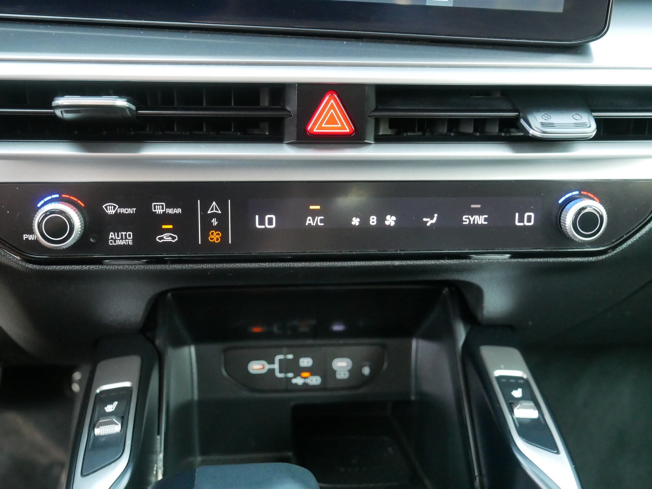 Certified 2024 Kia Sorento S w/ Panoramic Sunroof Package AWD/4WD image 23