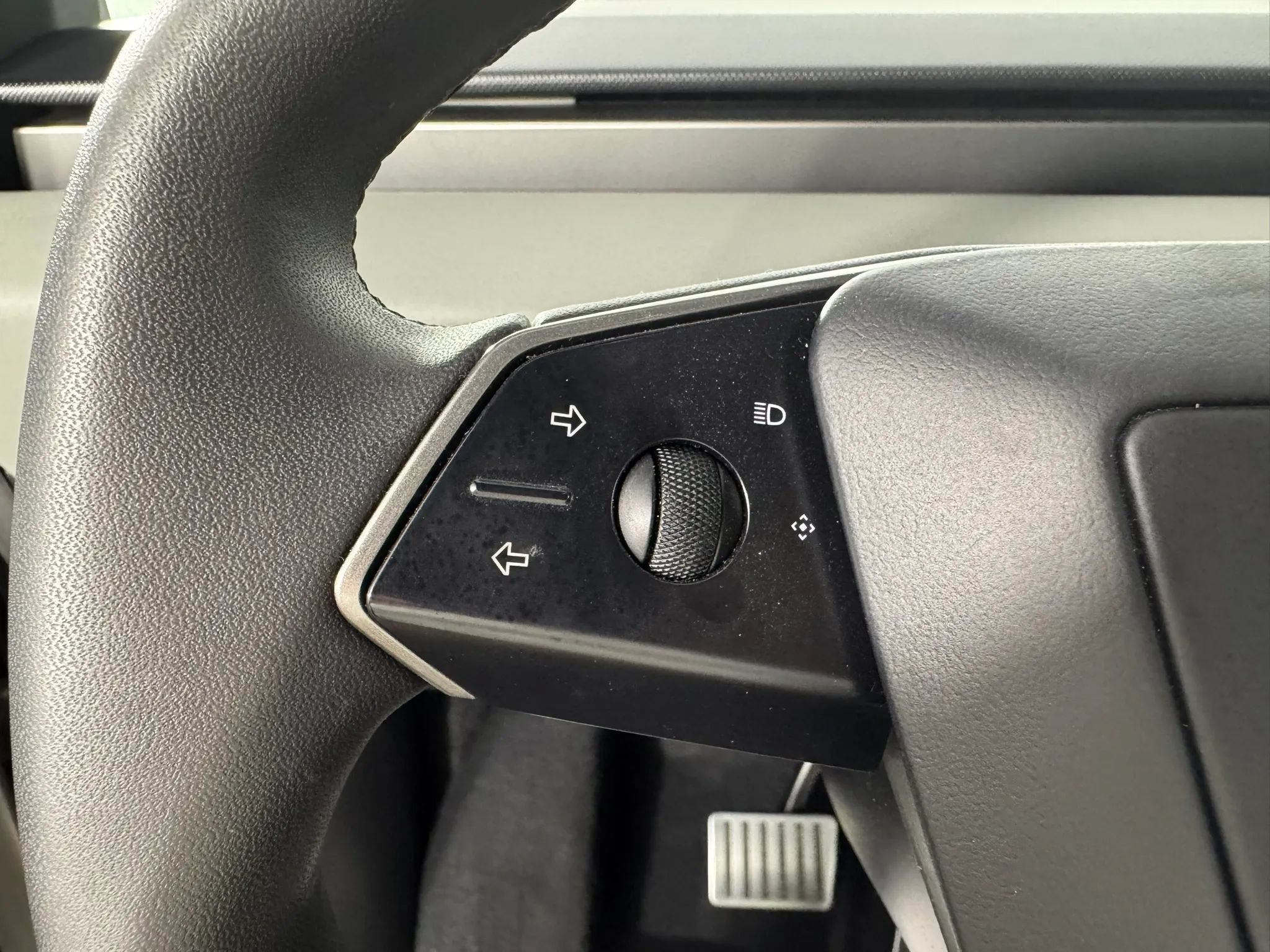 Used 2024 Tesla Cybertruck AWD Crew Cab image 14