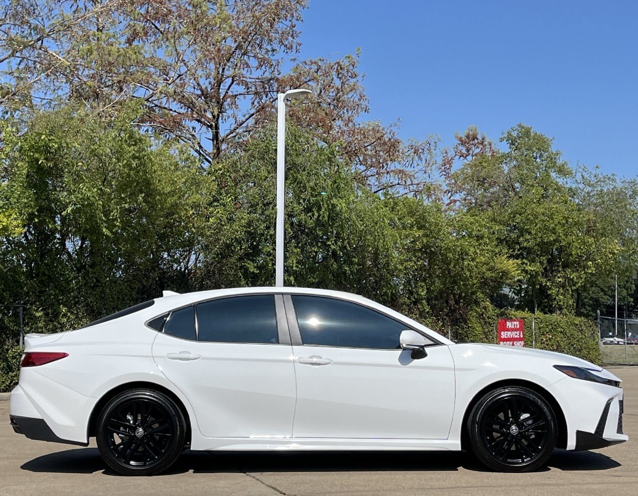 Used 2026 Toyota Camry SE w/ Convenience Package FWD image 3