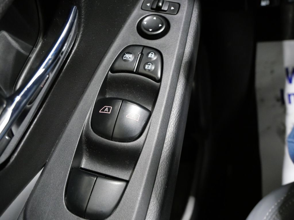 Used 2023 Nissan Kicks SR w/ SR Premium Package image 13