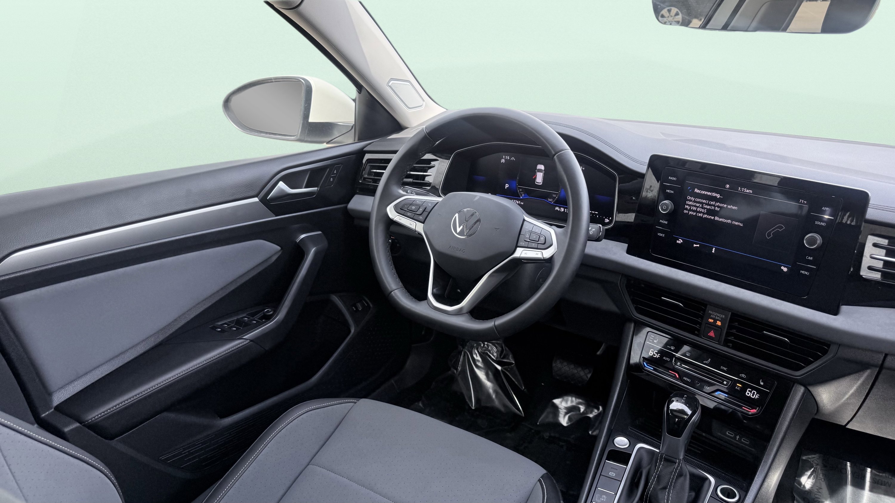 Used 2025 Volkswagen Jetta SE FWD image 47