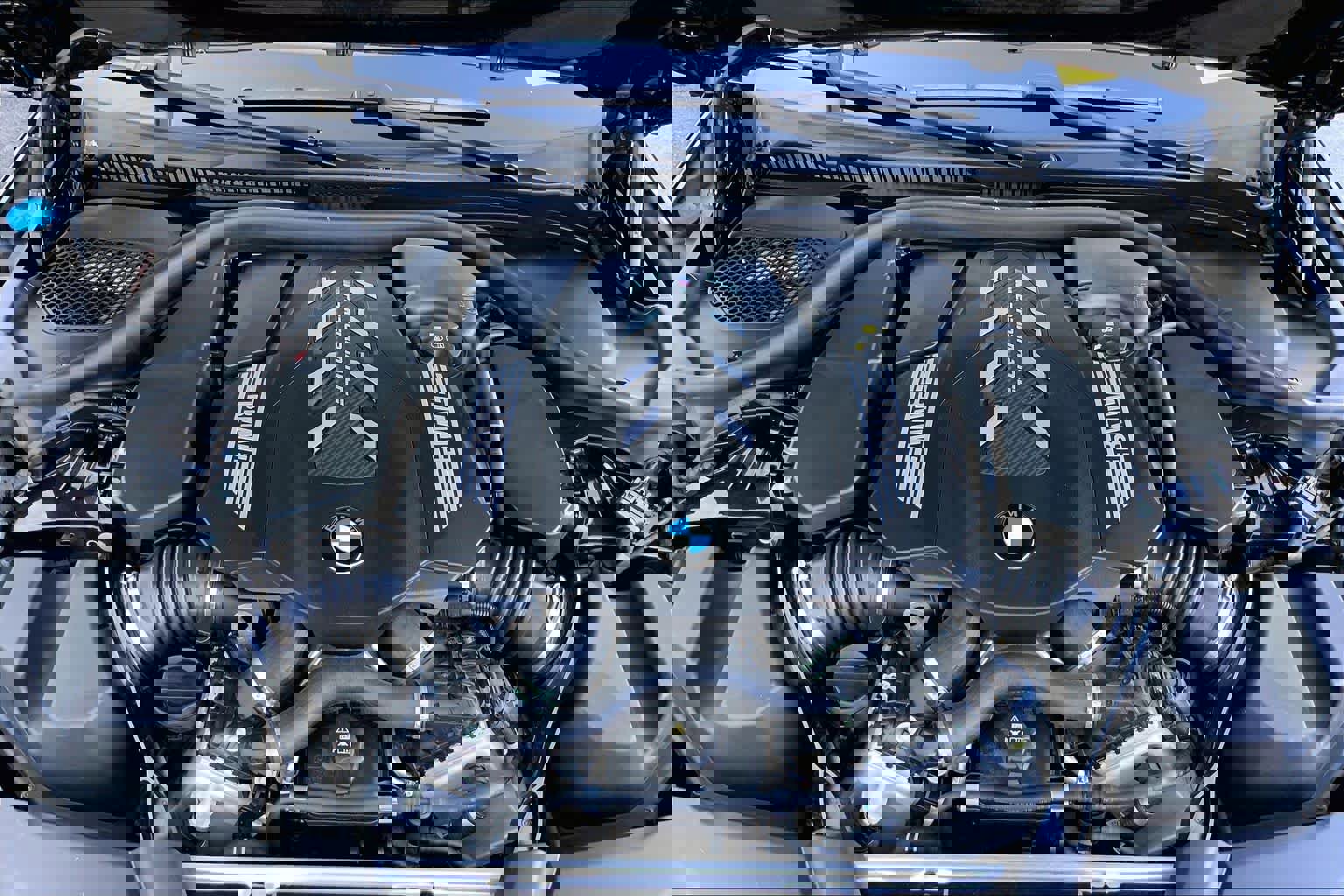 Used 2023 BMW M550i xDrive w/ Executive Package image 31