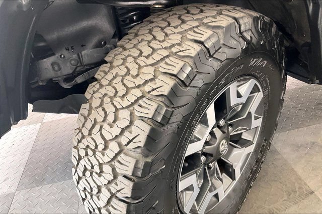 Used 2017 Toyota Tacoma TRD Off-Road AWD/4WD image 34