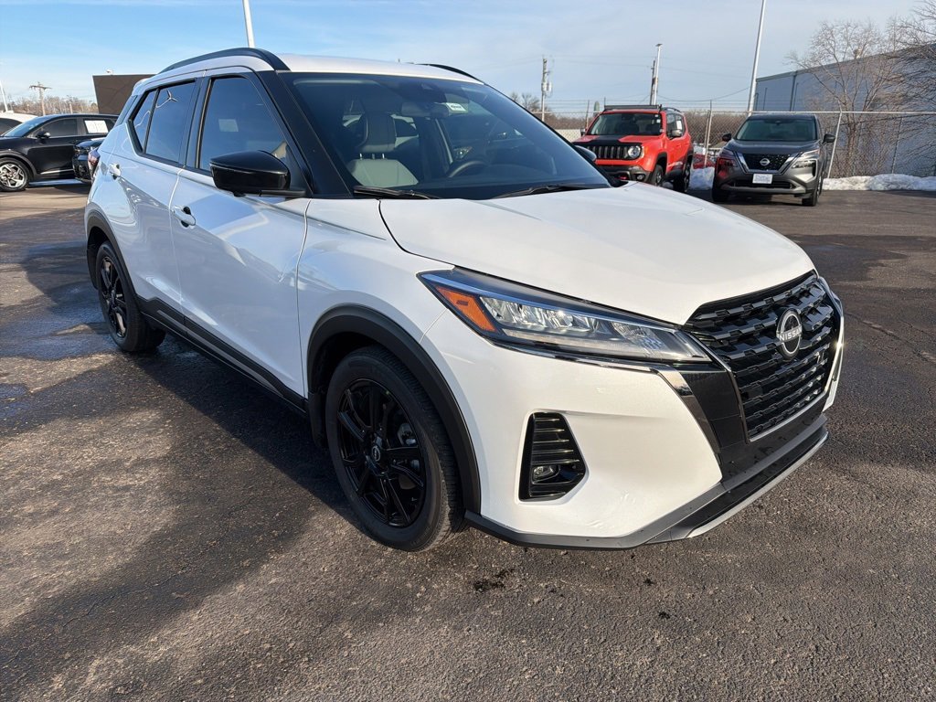 Used 2024 Nissan Kicks SR w/ SR Premium Package image 3