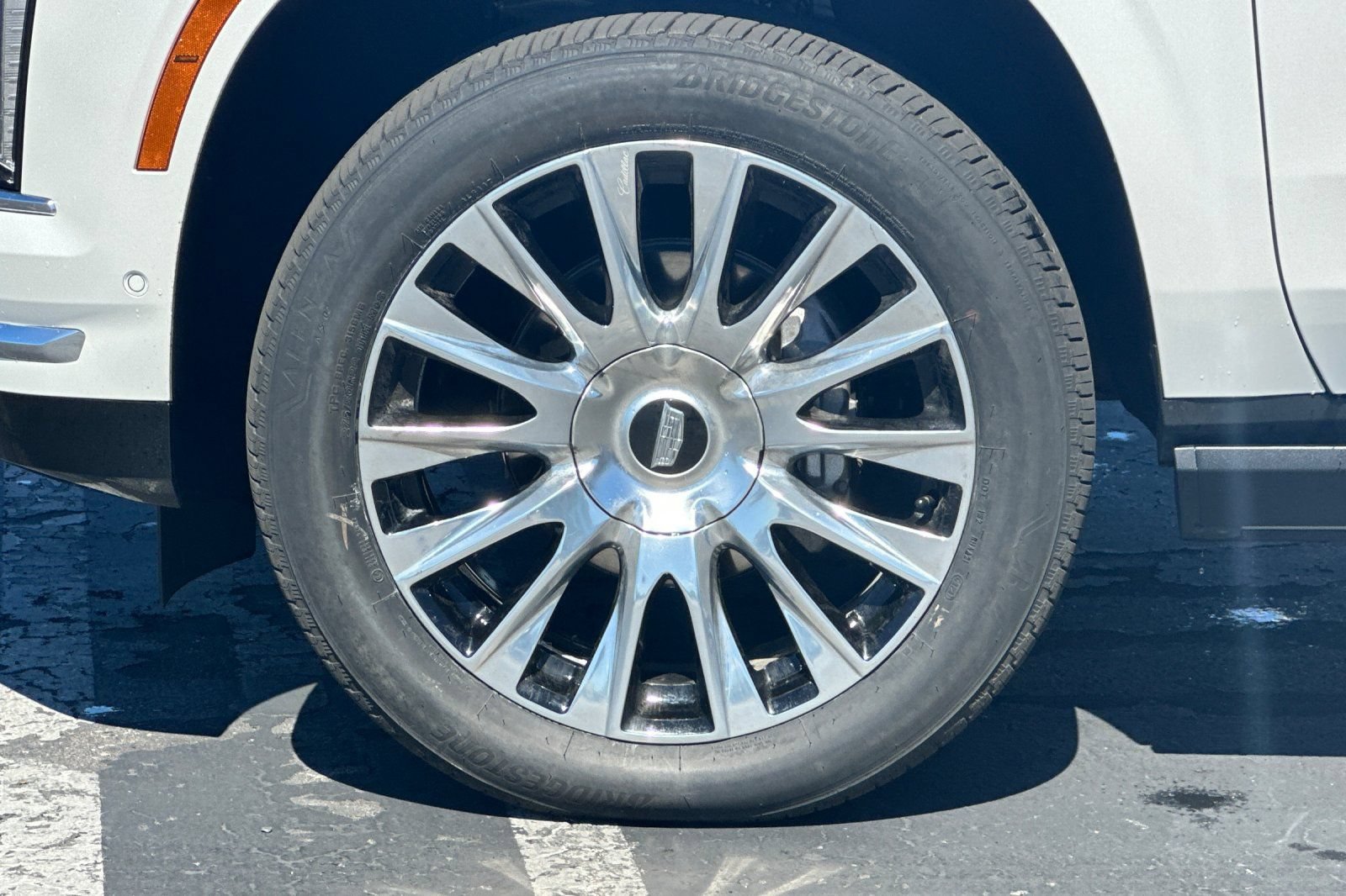 Certified 2025 Cadillac Escalade ESV Premium Luxury Platinum AWD/4WD image 45