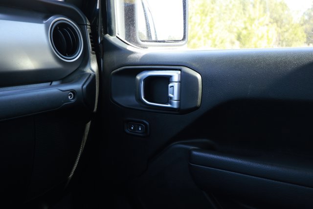 Used 2023 Jeep Gladiator Willys AWD/4WD image 25