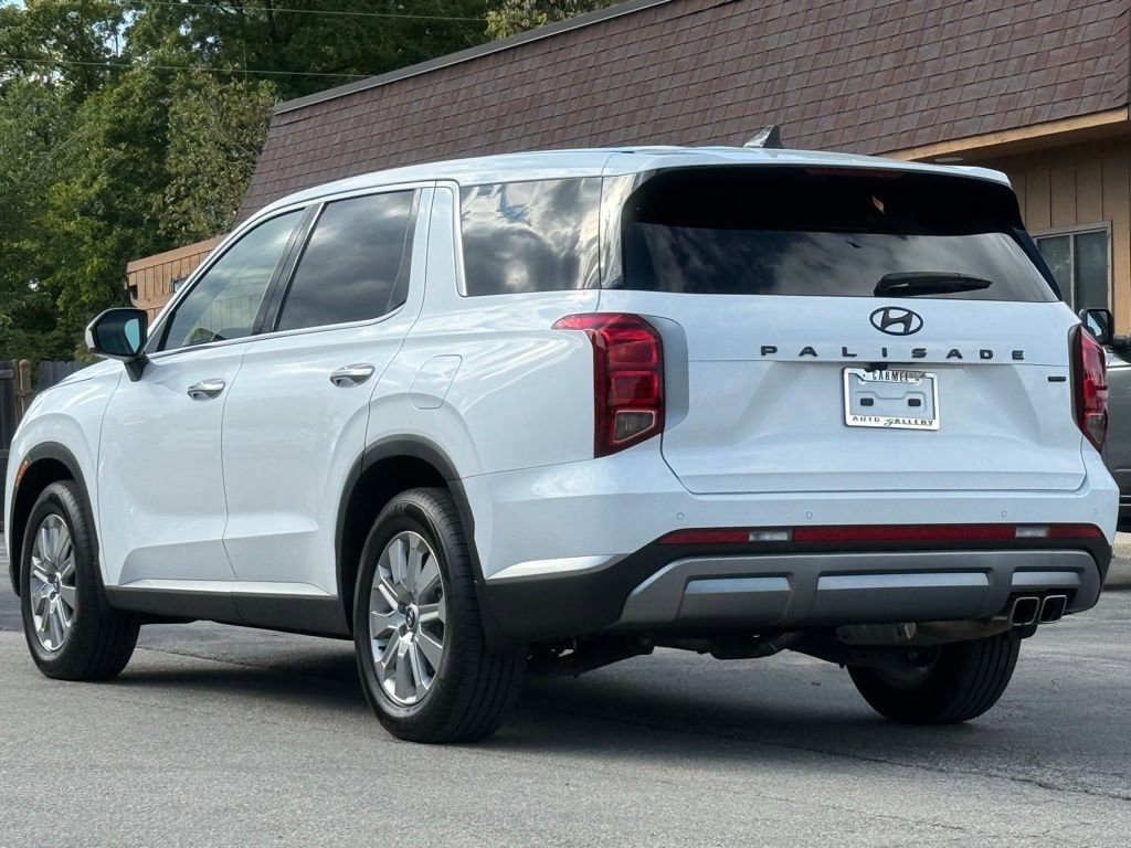 Used 2023 Hyundai Palisade SE w/ Cargo Package AWD/4WD image 3