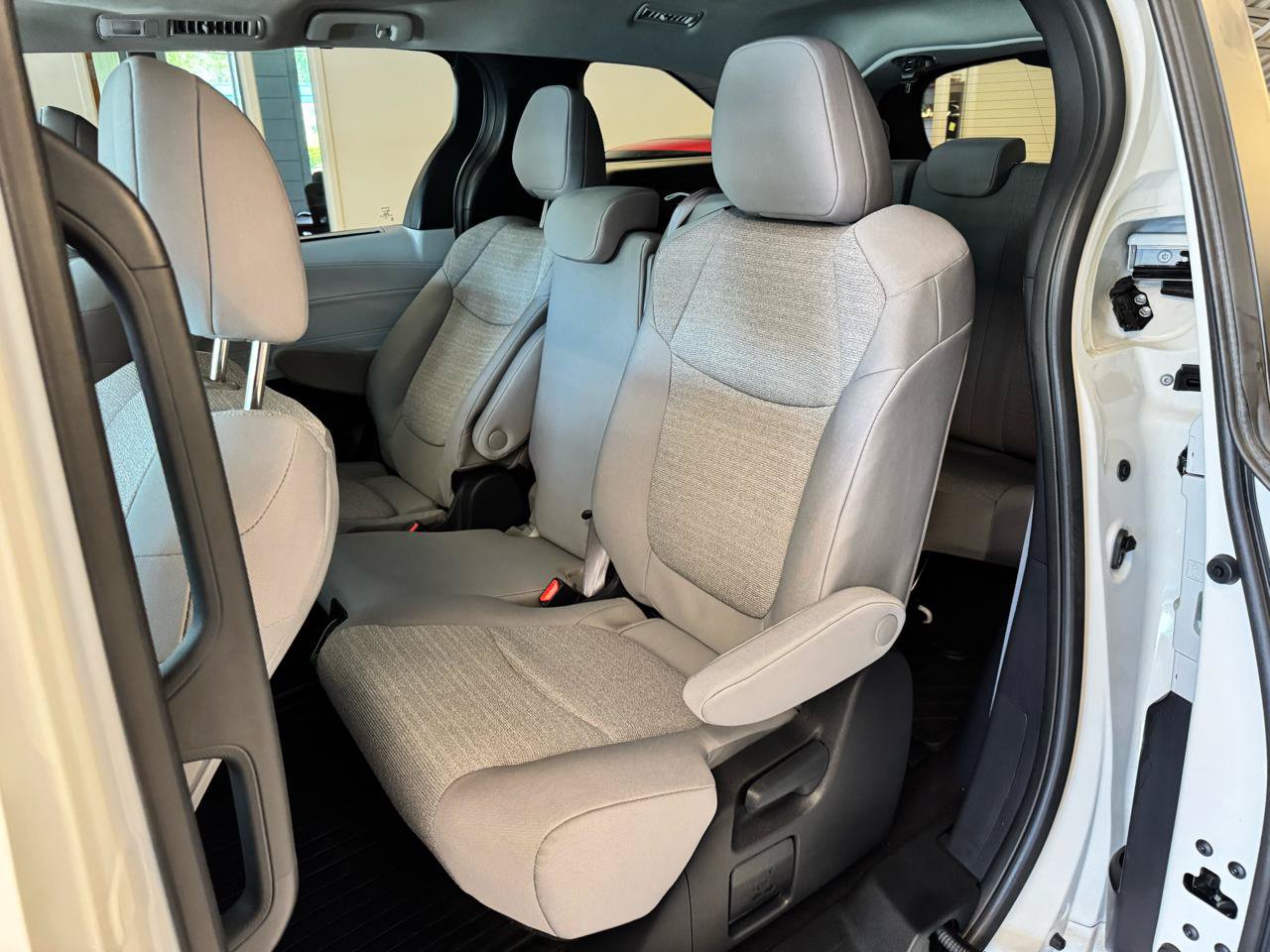 Used 2025 Toyota Sienna LE w/ LE Plus Package AWD/4WD image 21