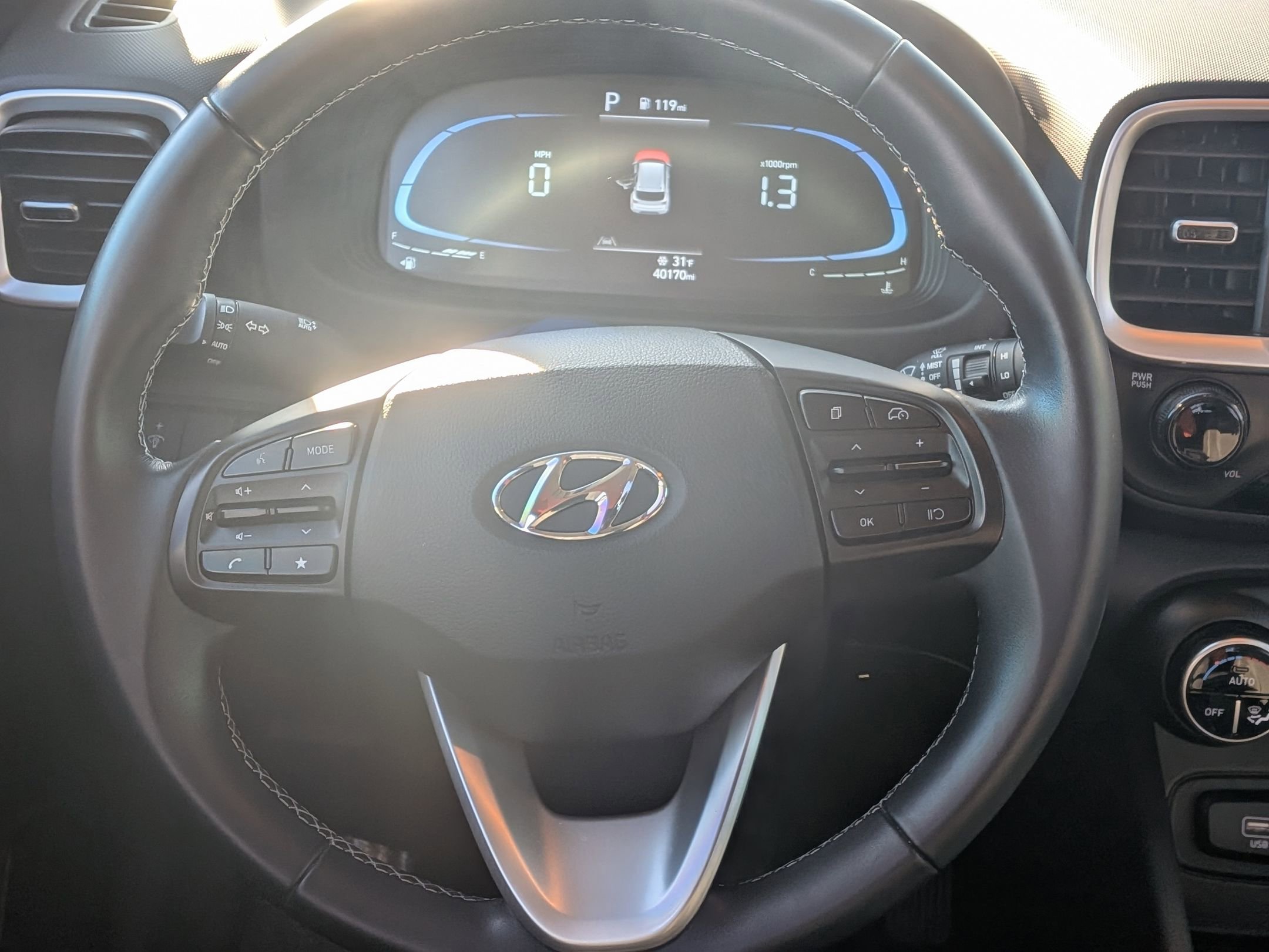 Used 2024 Hyundai Venue SEL image 20