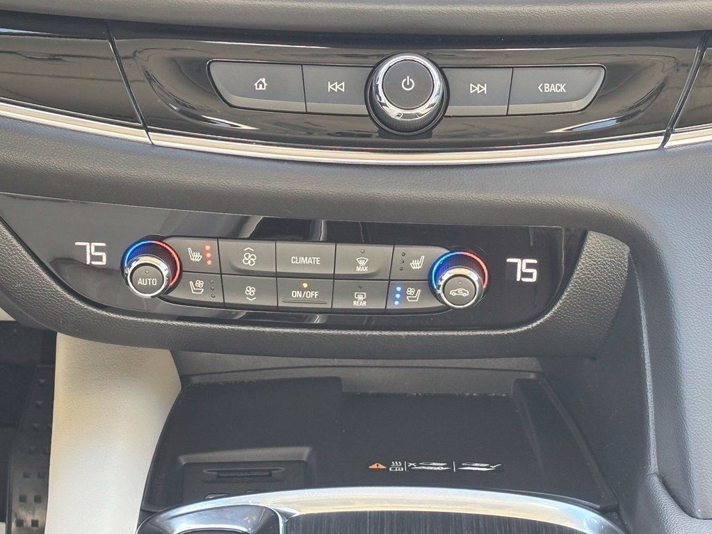 Used 2024 Buick Enclave Avenir AWD/4WD image 28