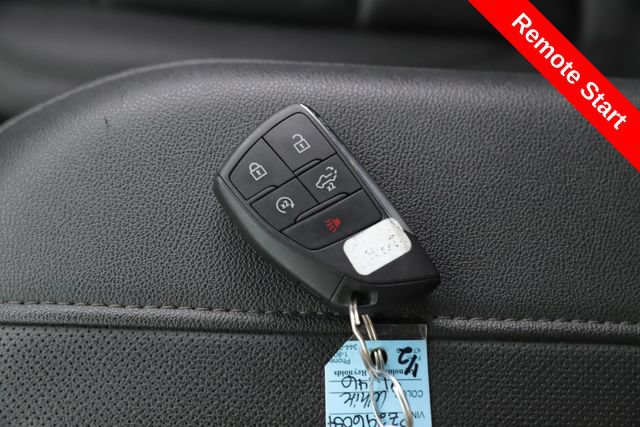Used 2023 GMC Sierra 1500 SLT AWD/4WD image 3