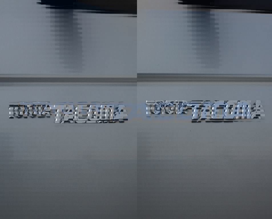 Used 2004 Toyota Tacoma PreRunner image 12