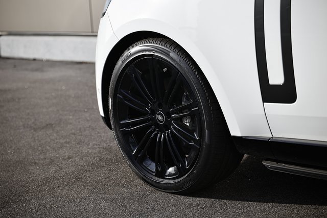 New 2025 Land Rover Range Rover SE image 7