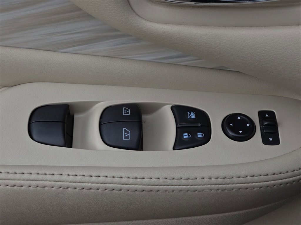 Used 2016 Nissan Murano S image 25