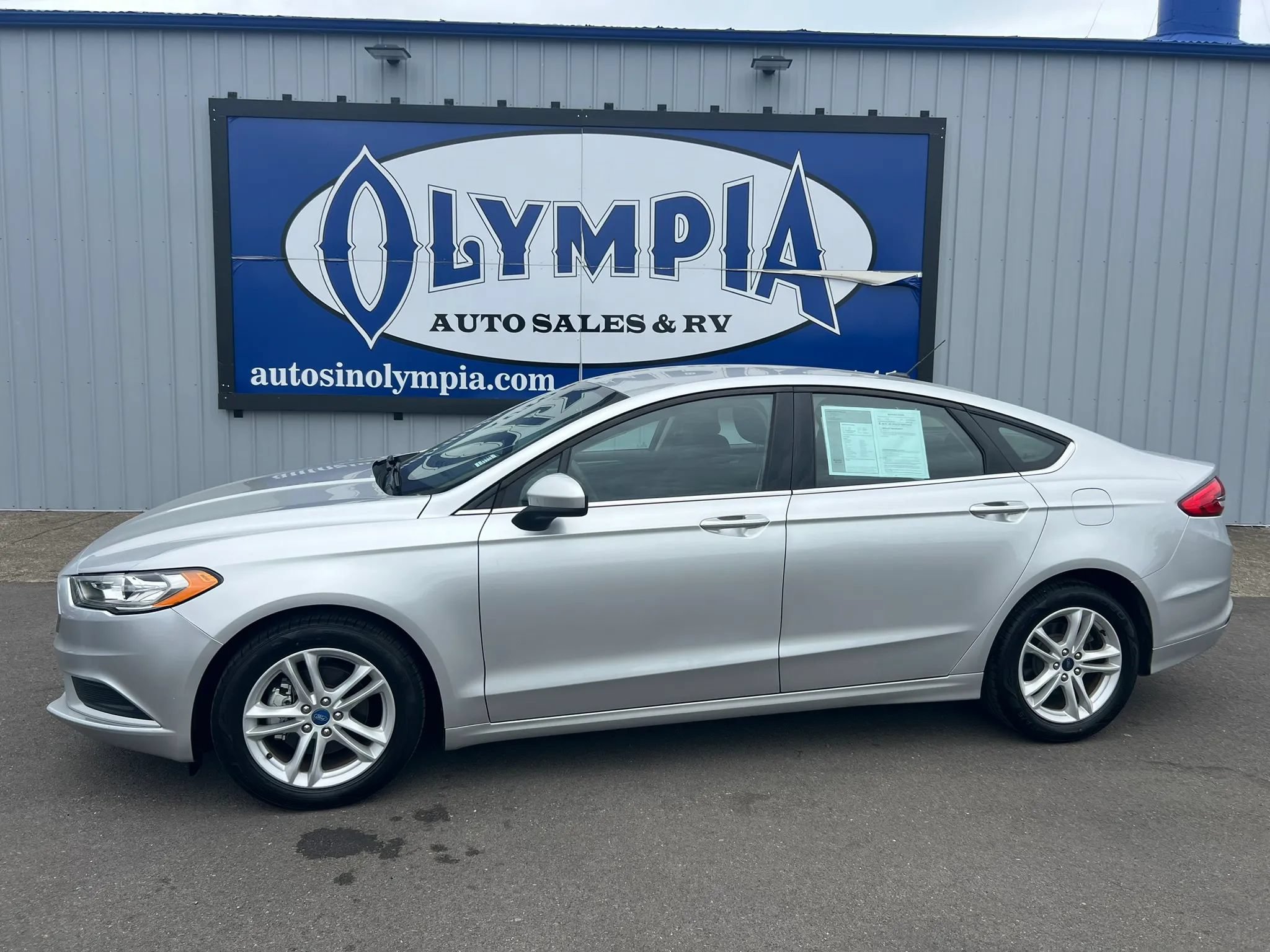 Used 2018 Ford Fusion SE FWD image 1