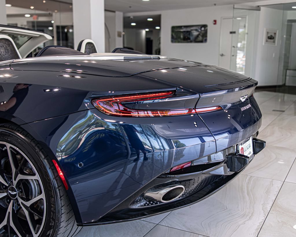 Used 2019 Aston Martin DB11 Volante RWD image 14
