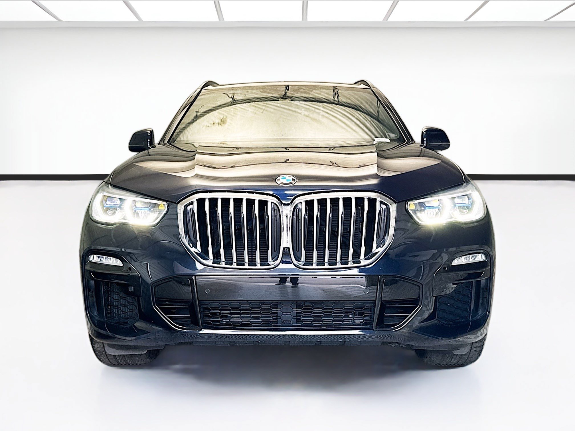 Used 2019 BMW X5 xDrive50i w/ M Sport Package AWD/4WD image 2
