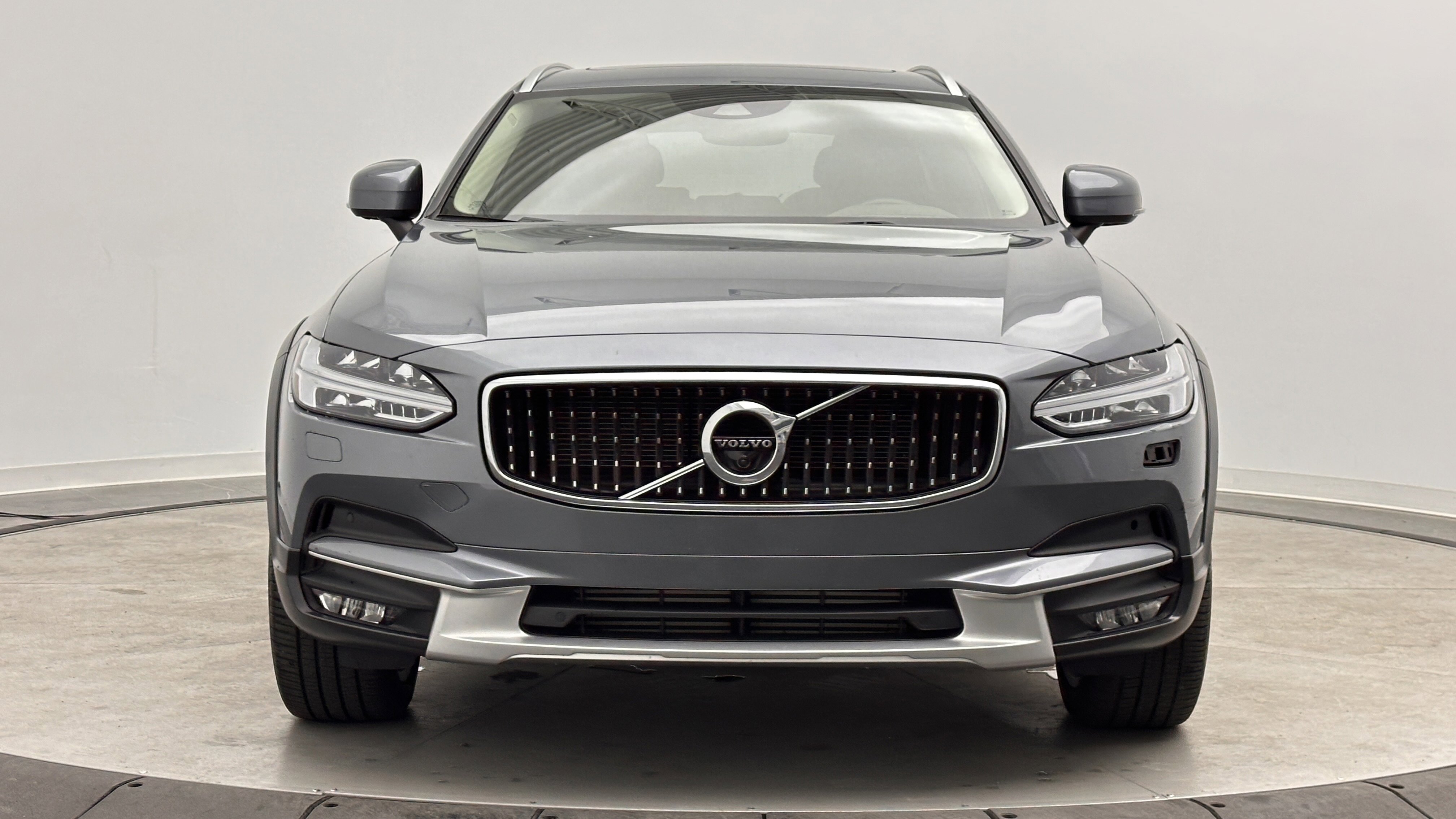 Used 2019 Volvo V90 T6 Cross Country w/ Advanced Package AWD/4WD image 2