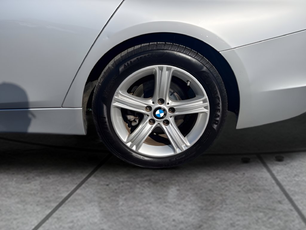 Used 2015 BMW 320i Sedan RWD image 29