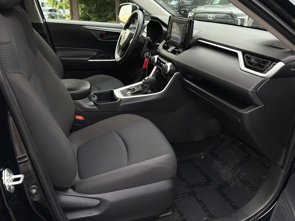 Used 2022 Toyota RAV4 LE AWD/4WD image 10