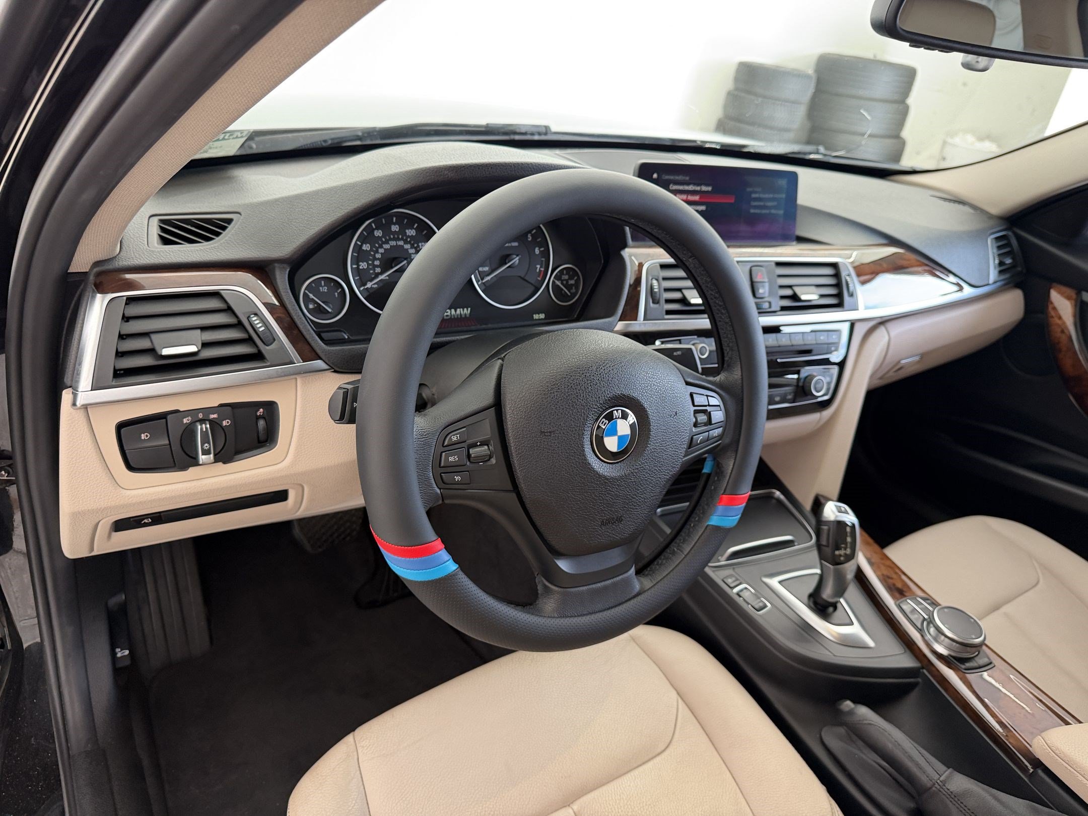 Used 2018 BMW 320i Sedan RWD image 4