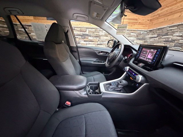 Used 2021 Toyota RAV4 XLE AWD/4WD image 16