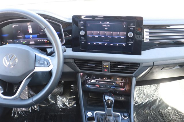 Used 2025 Volkswagen Jetta SE image 15