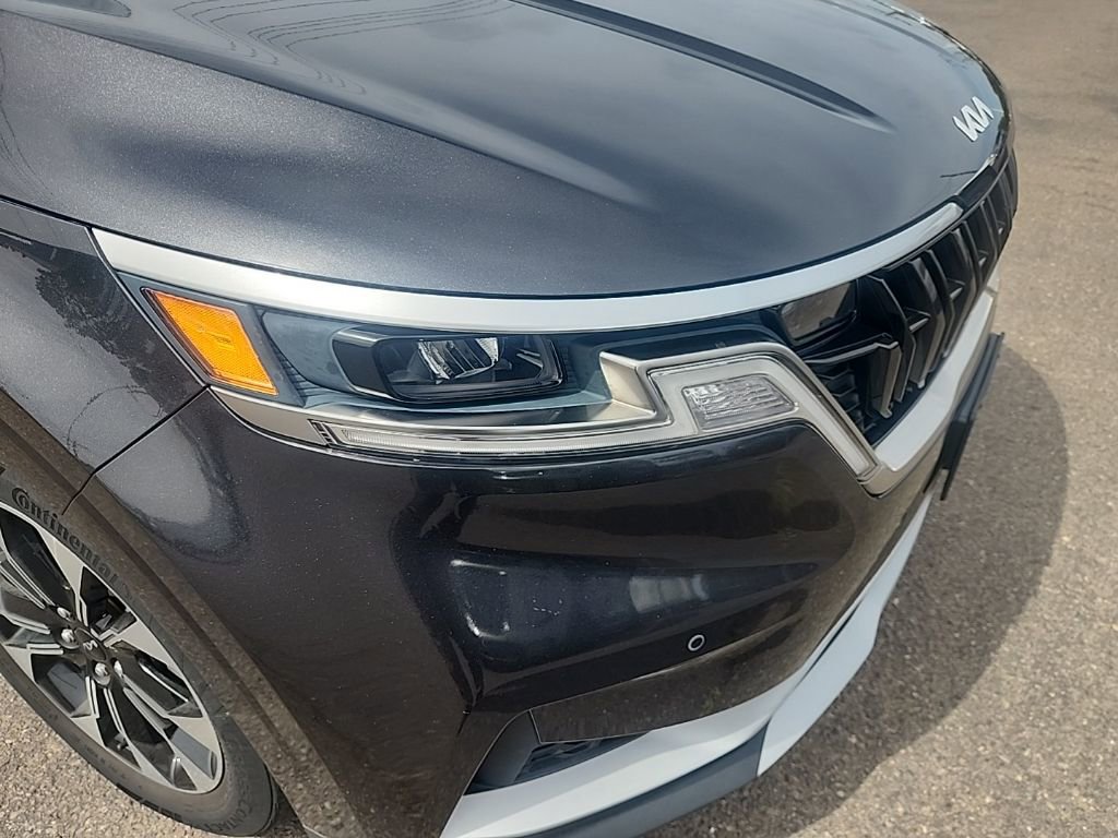 Used 2023 Kia Carnival EX image 17