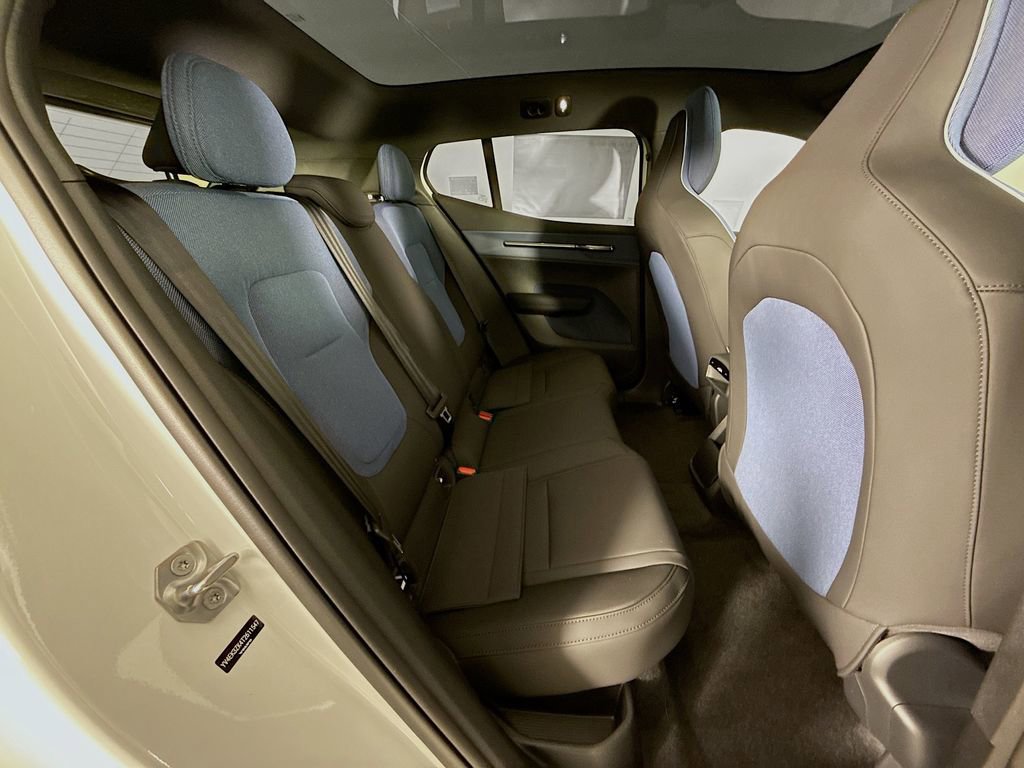 New 2026 Volvo EX30 Plus w/ Climate Package image 27
