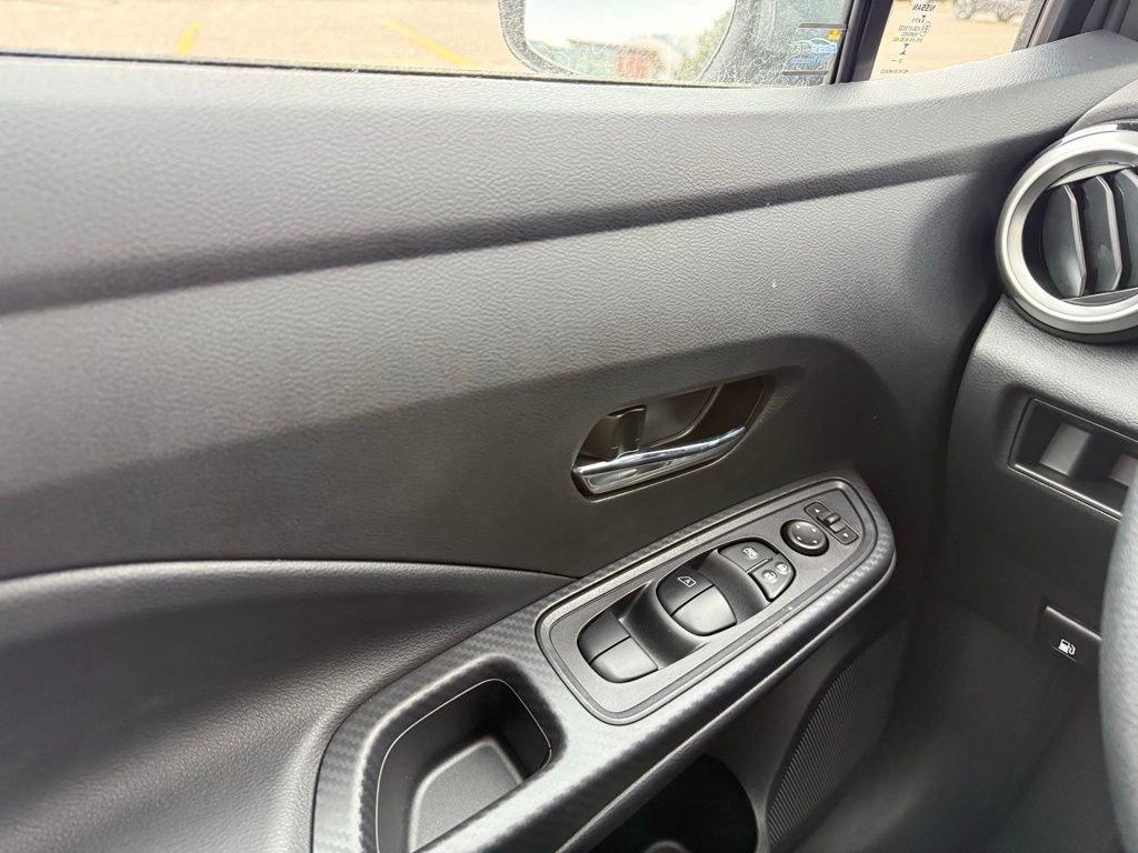 New 2025 Nissan Versa SV image 31