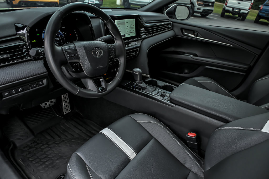 Used 2026 Toyota Camry SE FWD image 11