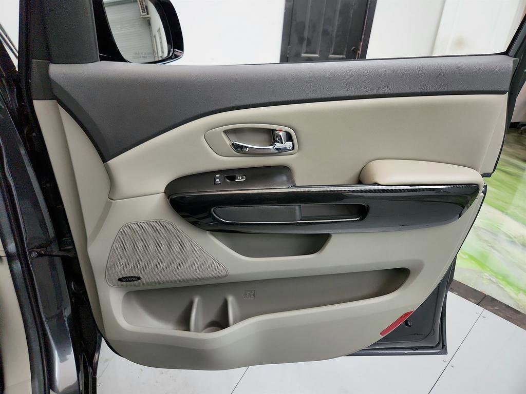 Used 2016 Kia Sedona SX FWD image 30