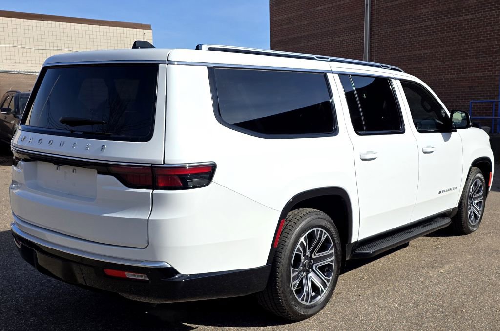 Used 2025 Jeep Wagoneer L Series II w/ 8-pass Seating Package image 2