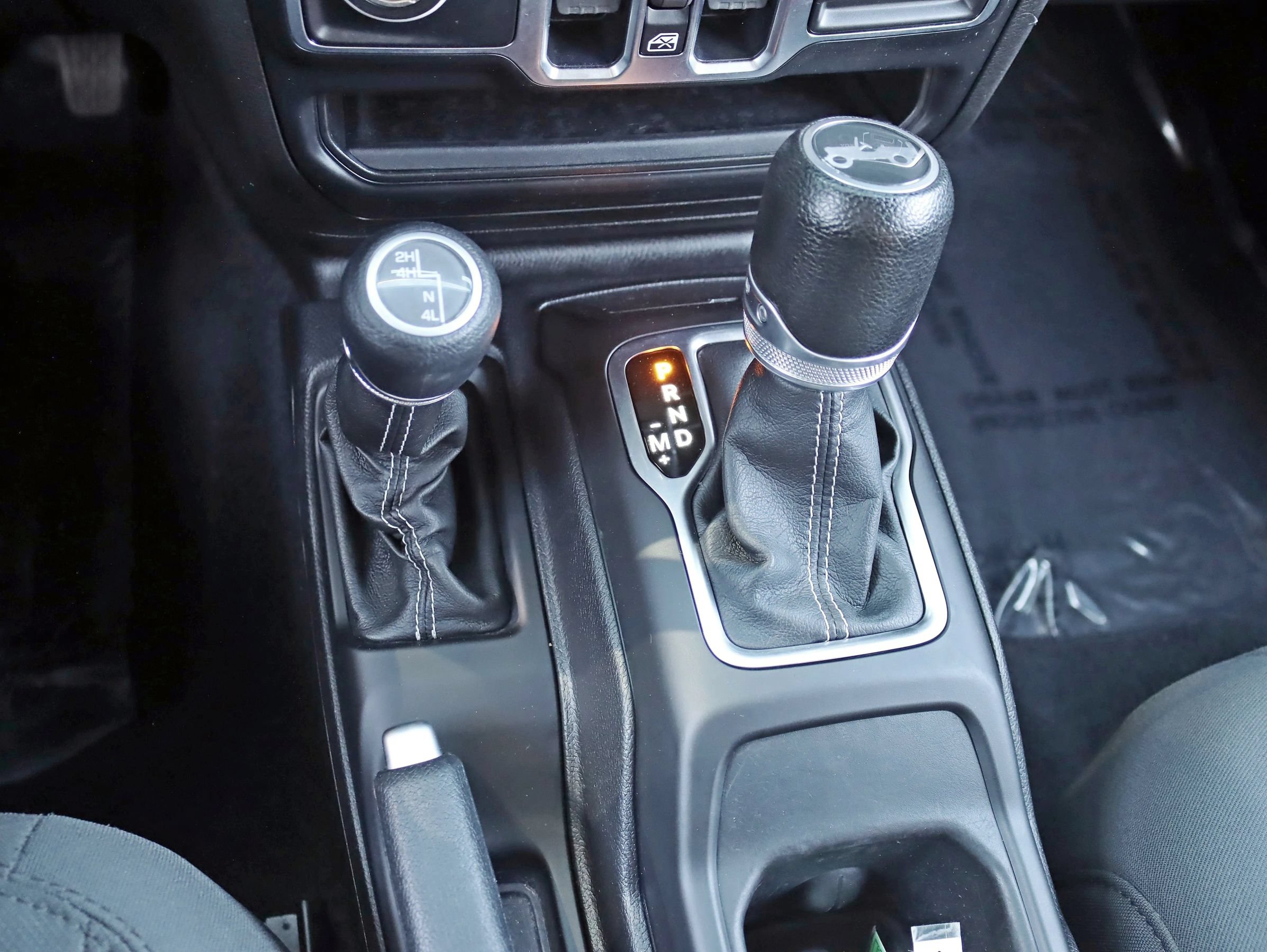 Used 2019 Jeep Wrangler Unlimited Sahara AWD/4WD image 27