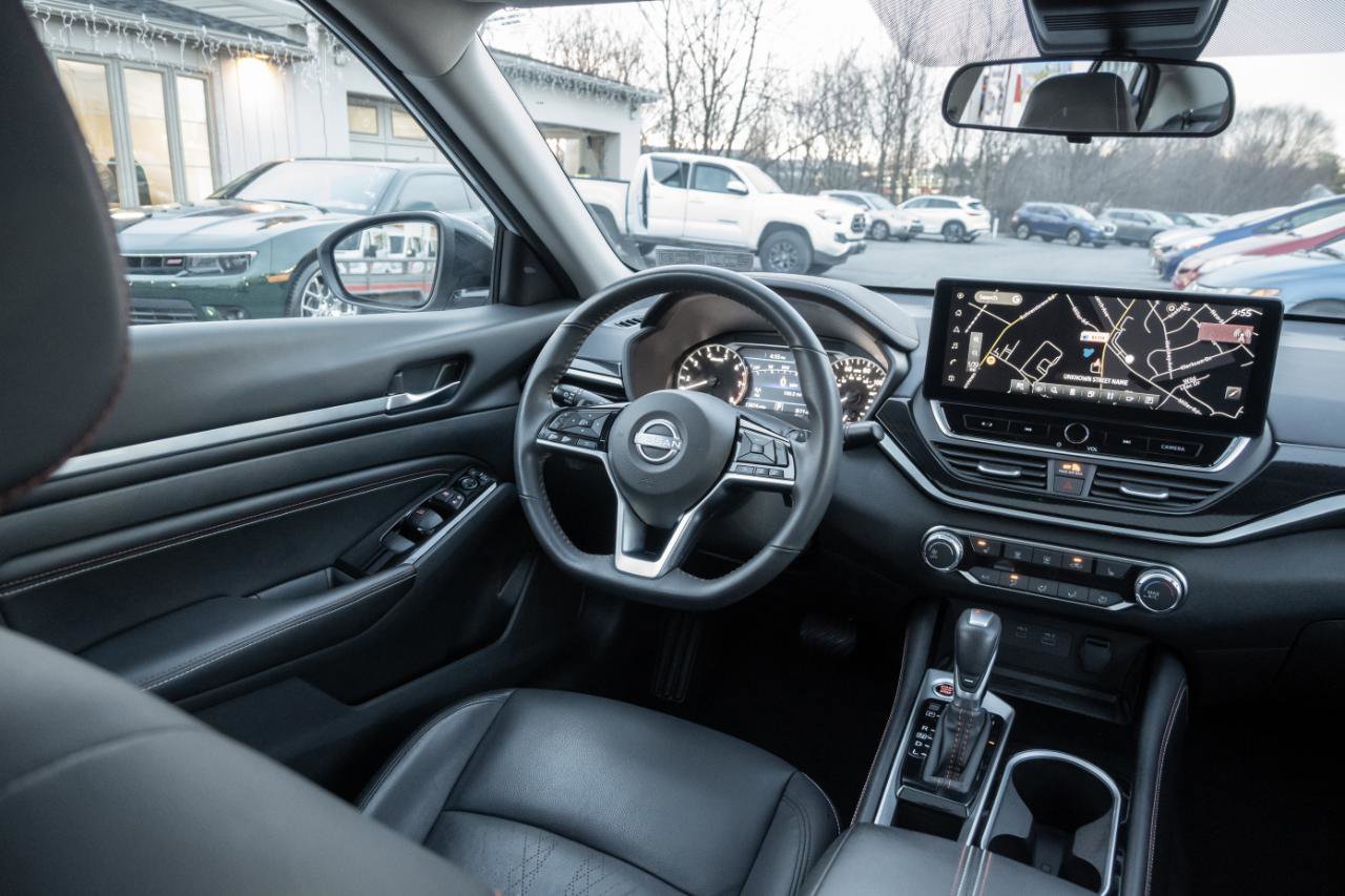 Used 2023 Nissan Altima 2.5 SR w/ SR Premium Package image 26