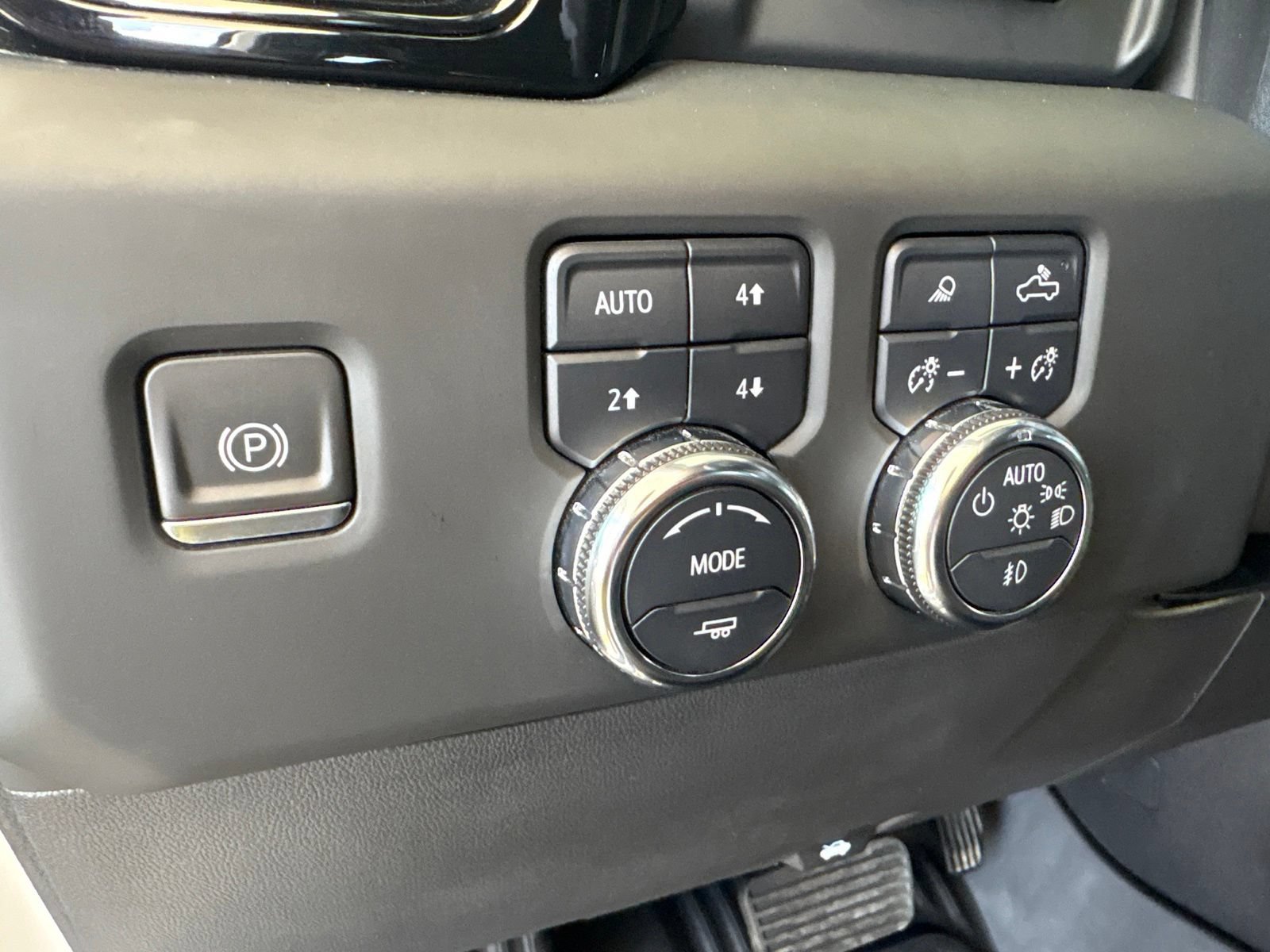 Used 2024 GMC Sierra 1500 AT4 w/ Technology Package AWD/4WD image 14