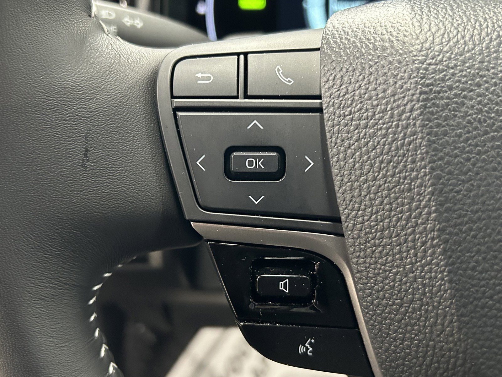 Used 2025 Toyota Camry SE image 18