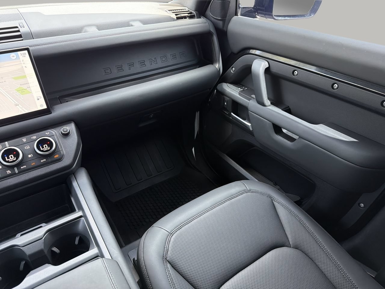 Used 2025 Land Rover Defender 110 S AWD/4WD image 14
