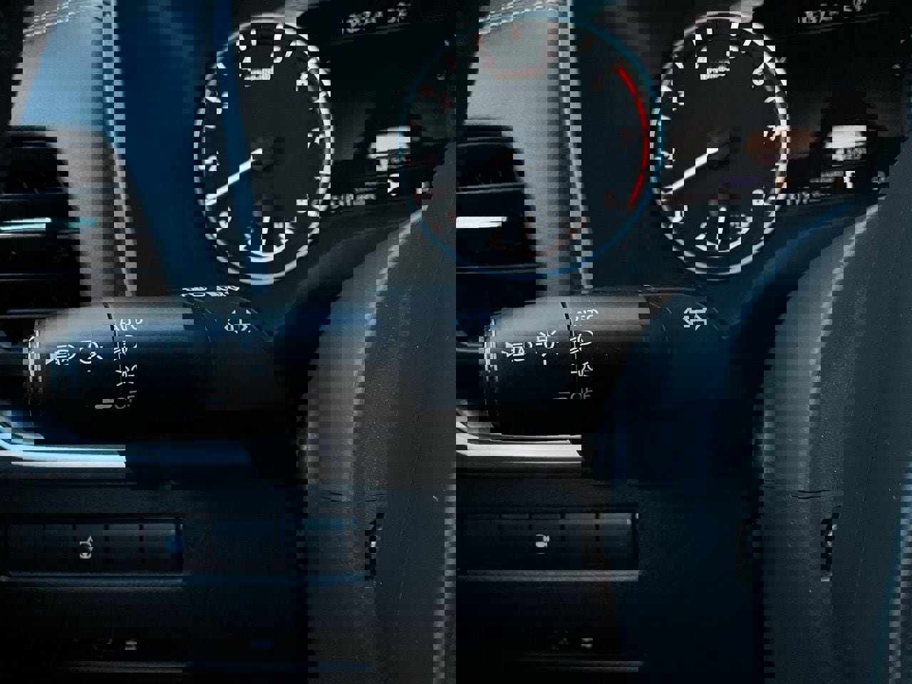 Used 2025 Nissan Rogue SV image 33