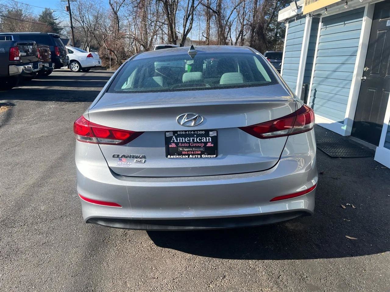 Used 2017 Hyundai Elantra SE image 8
