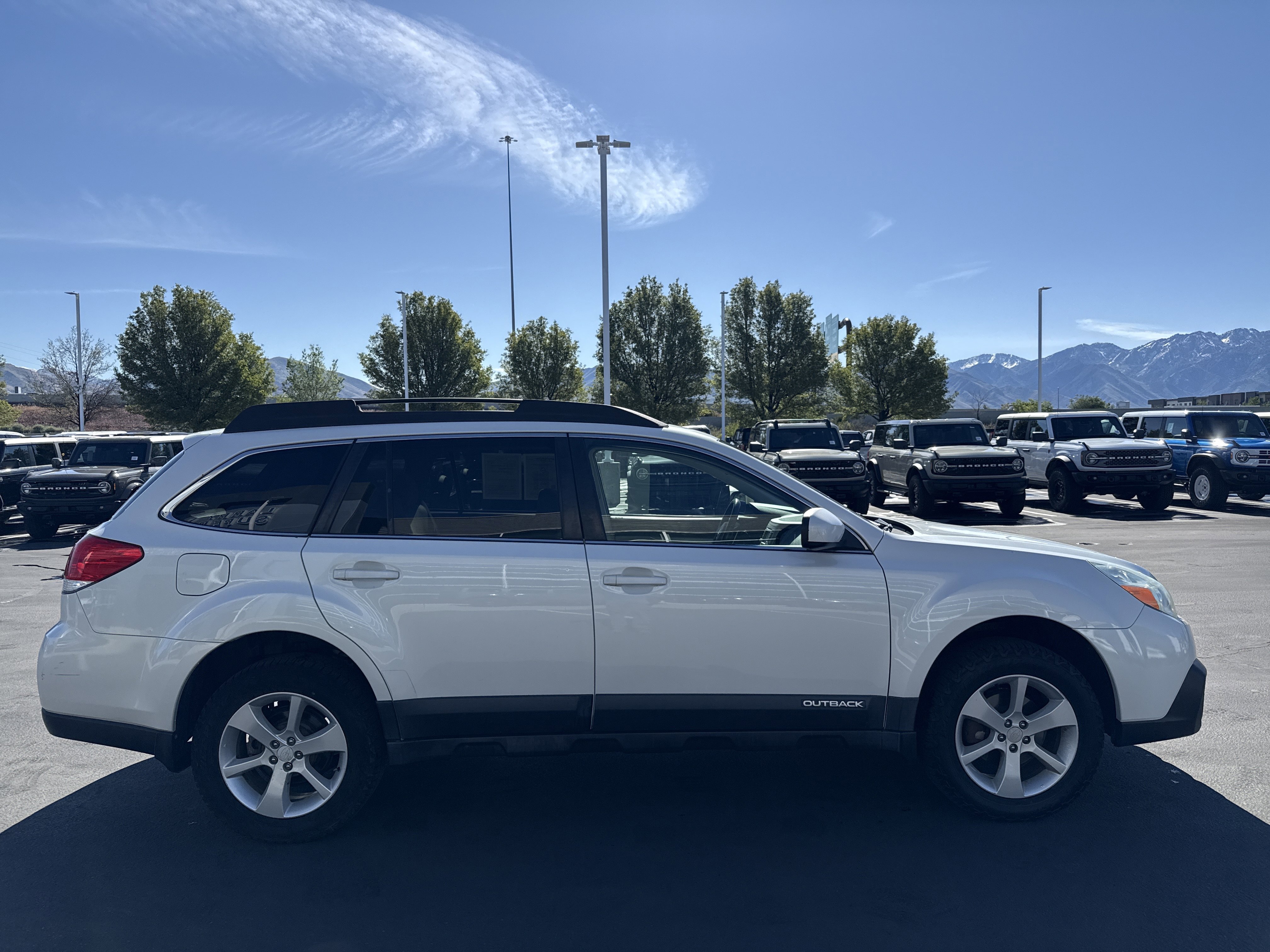 Used 2013 Subaru Outback 2.5i Premium AWD/4WD image 6