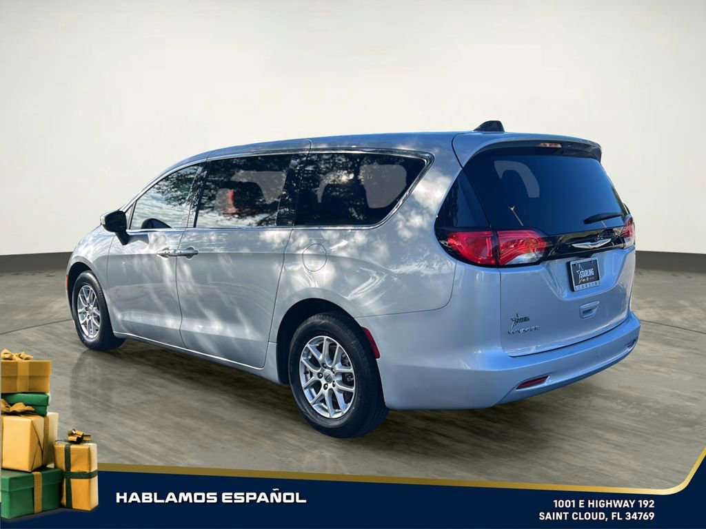 Used 2022 Chrysler Voyager LX image 4