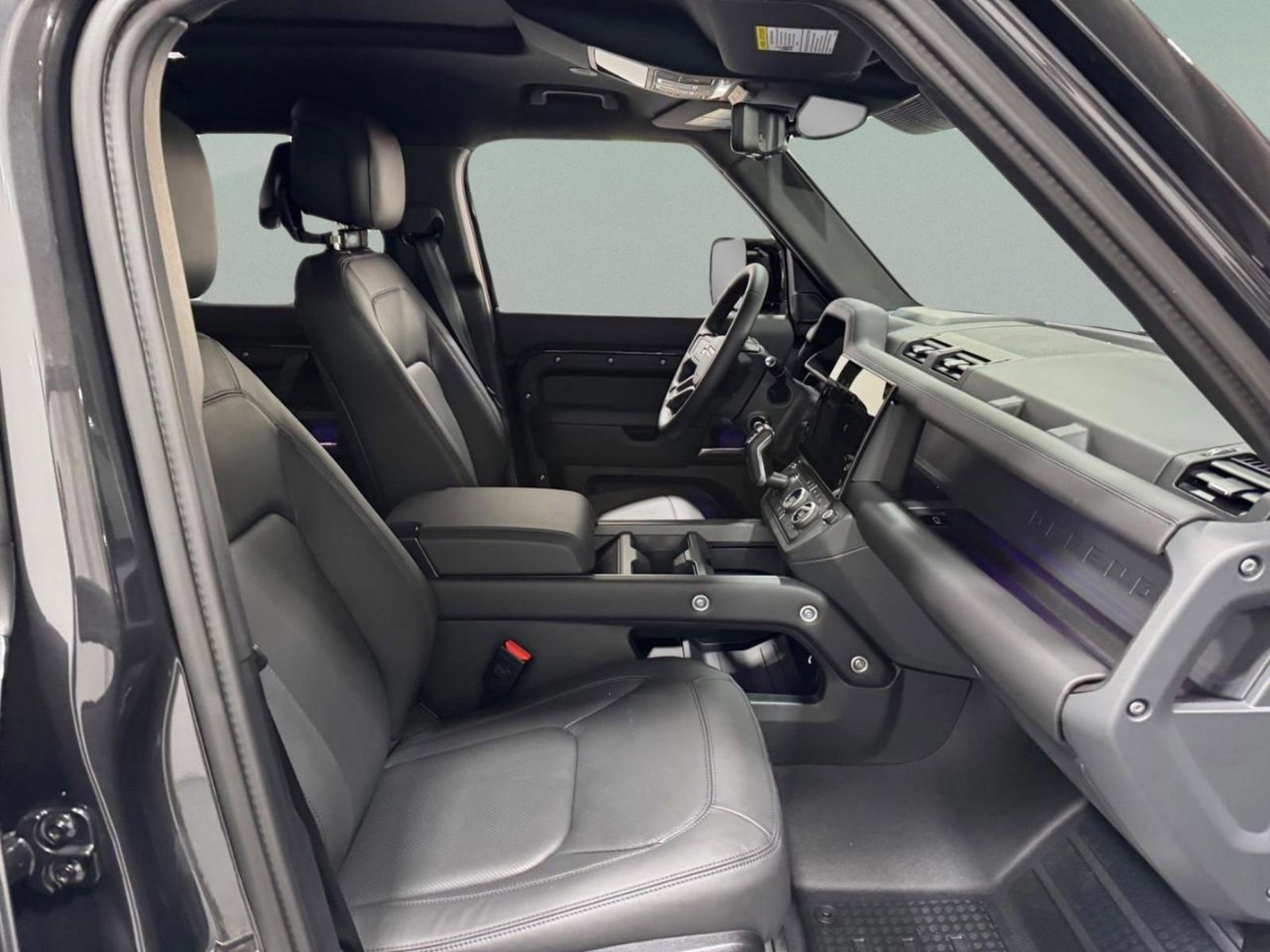 New 2026 Land Rover Defender 130 X-Dynamic SE image 19