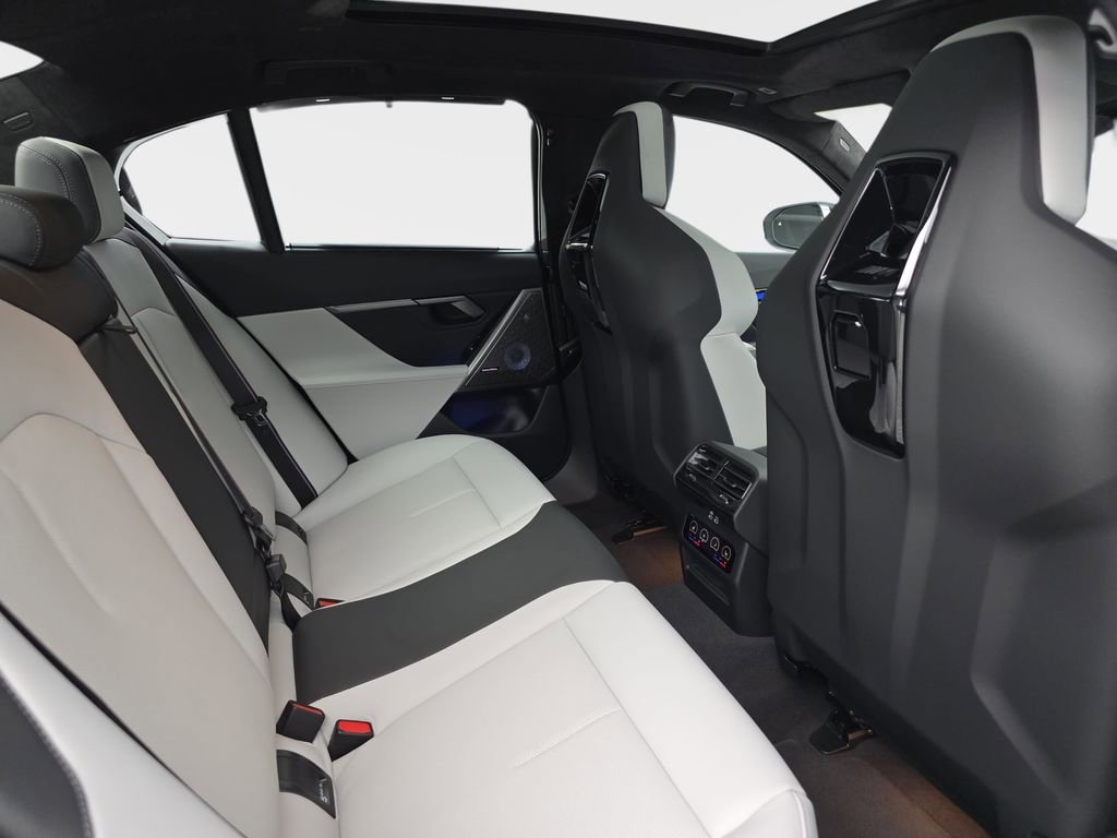 New 2026 BMW M5 w/ Executive Package AWD/4WD image 11
