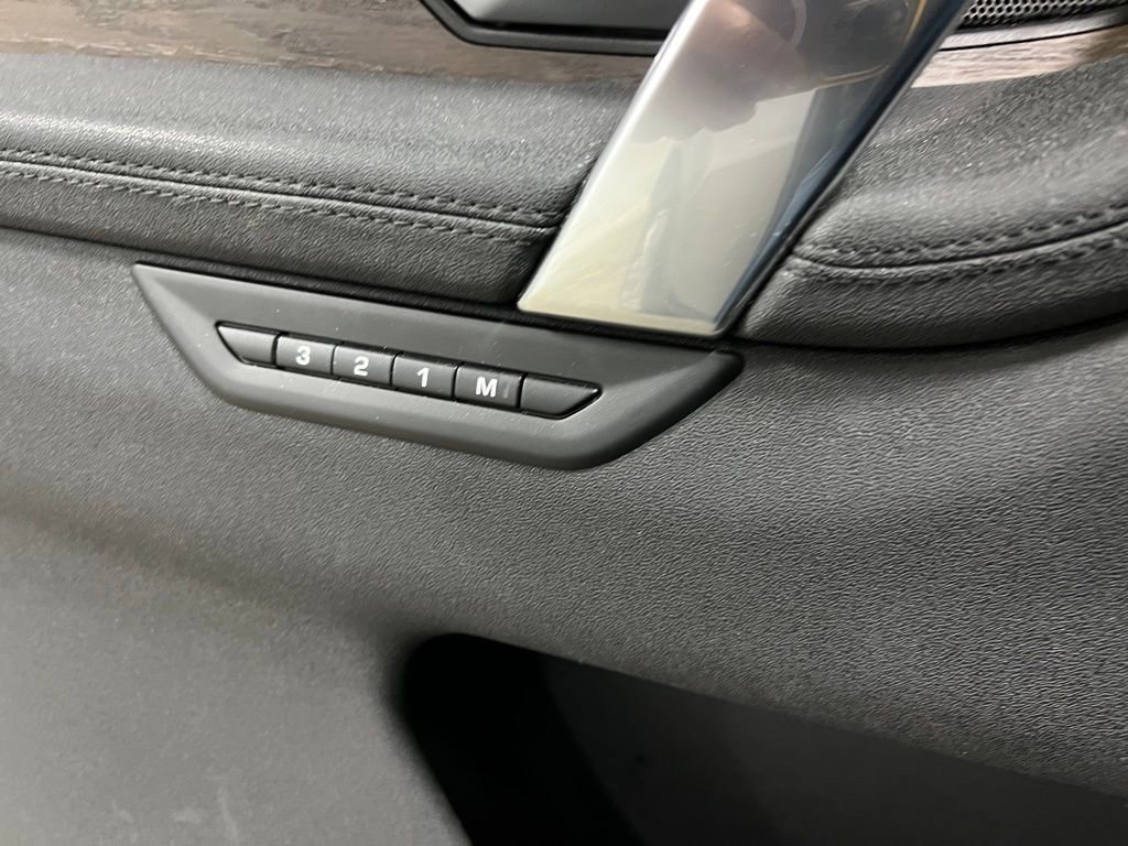 Used 2020 Land Rover Discovery Sport SE image 35