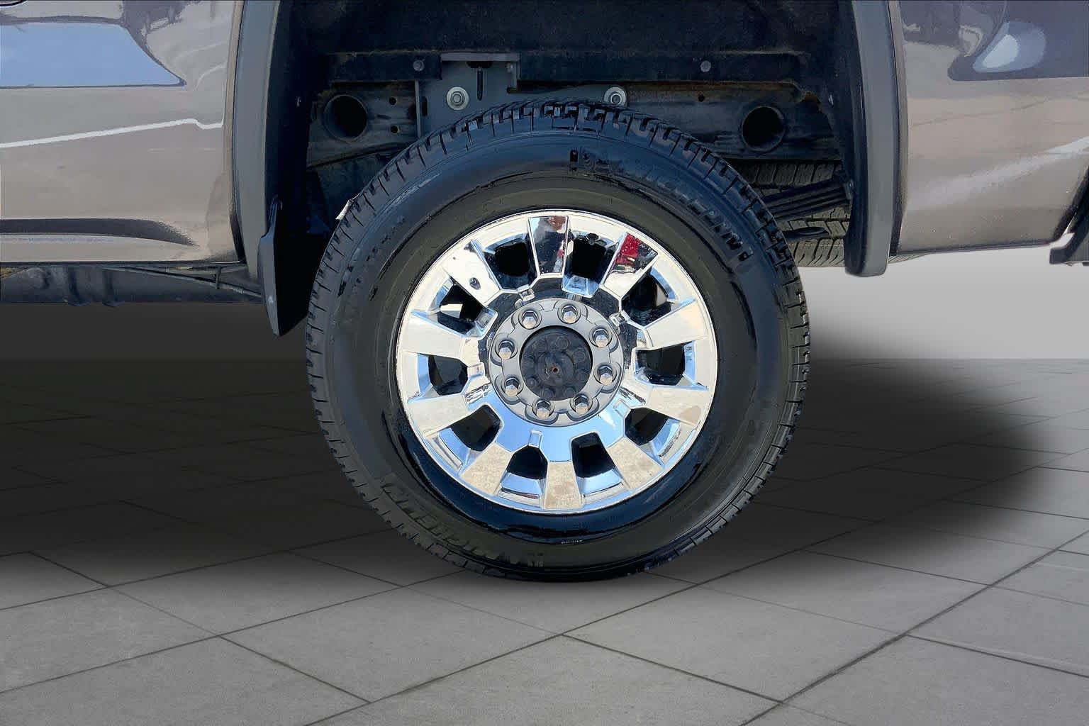 Used 2015 GMC Sierra 2500 Denali w/ Duramax Plus Package AWD/4WD image 11