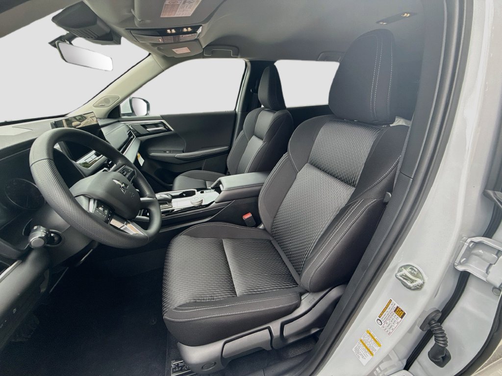 New 2026 Mitsubishi Outlander ES FWD image 22