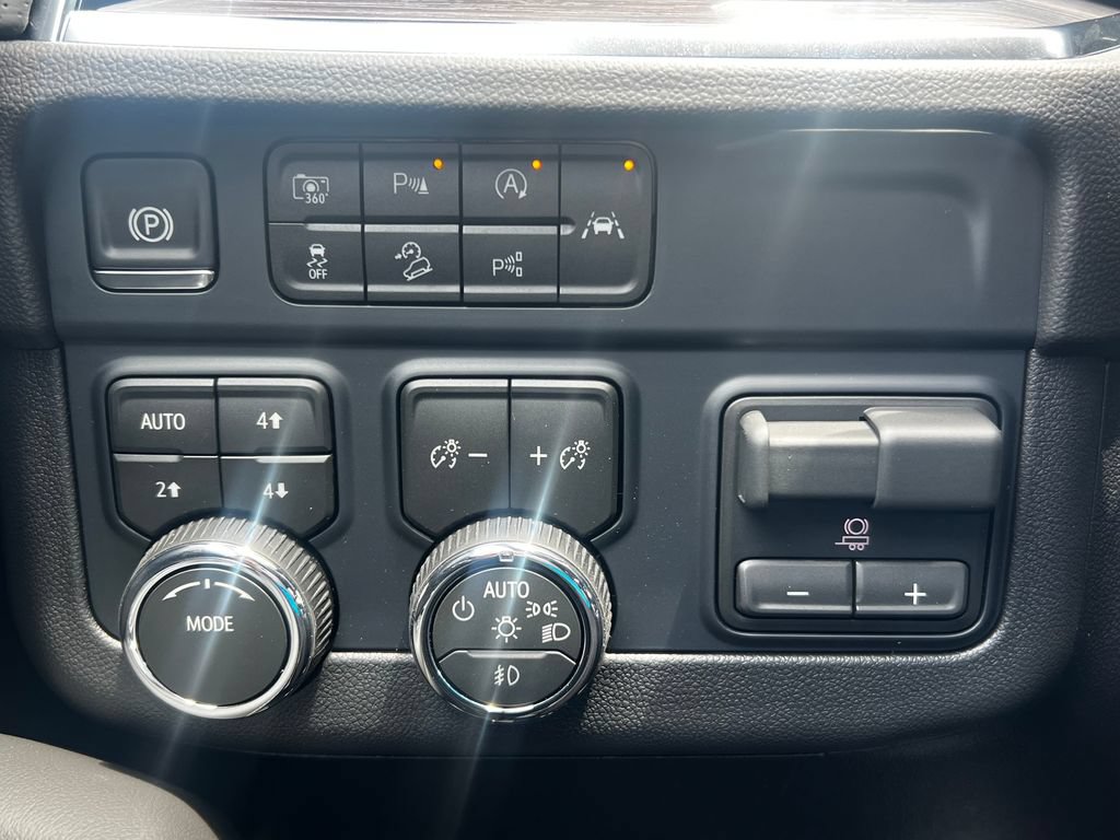 New 2026 Chevrolet Tahoe Premier w/ Sun And Tow Package AWD/4WD image 8