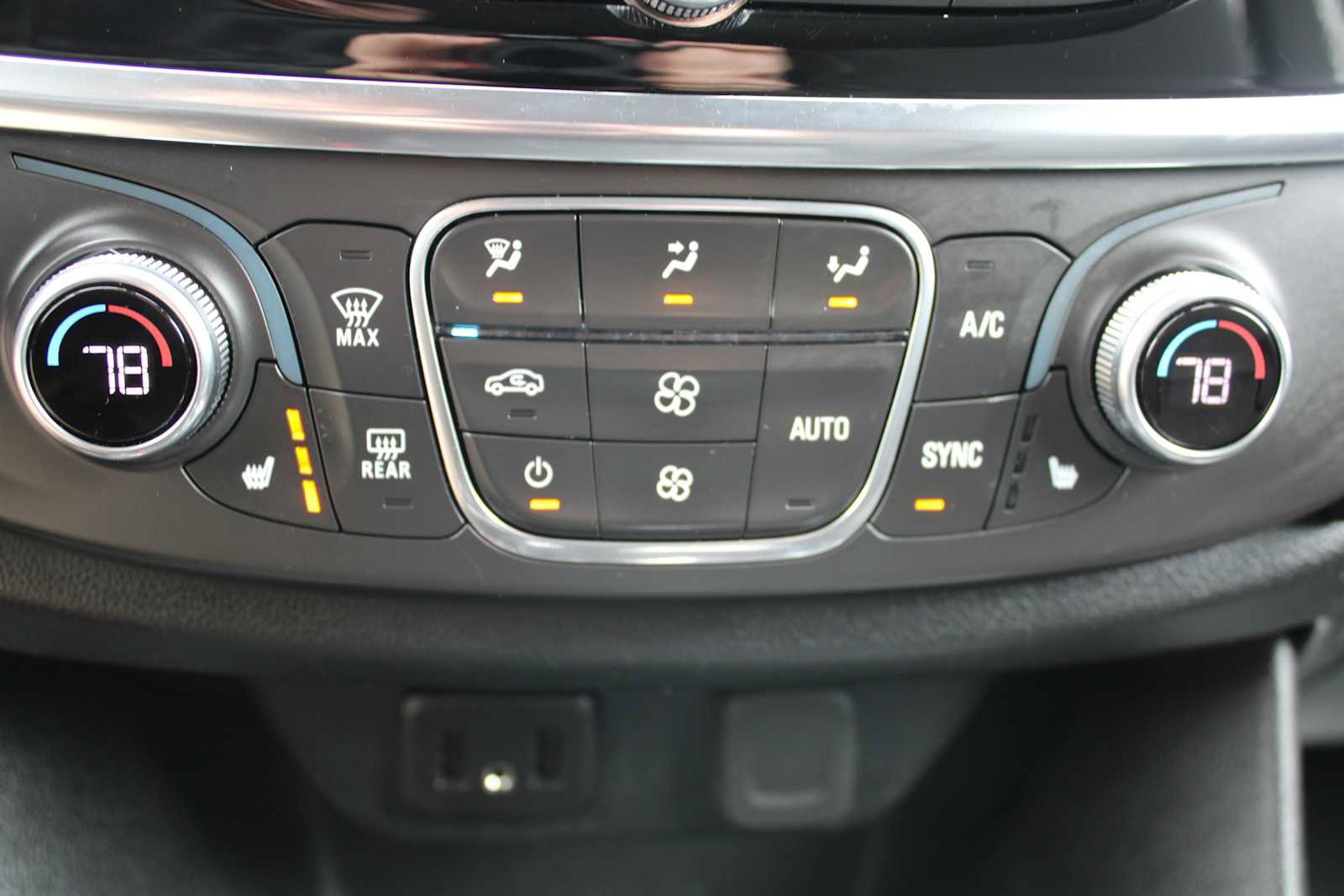 Used 2019 Chevrolet Traverse LT AWD/4WD image 21