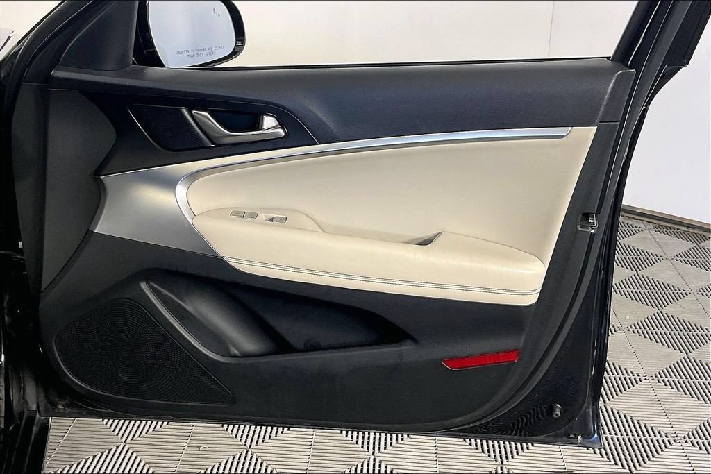 Used 2022 Genesis G70 2.0T RWD image 23